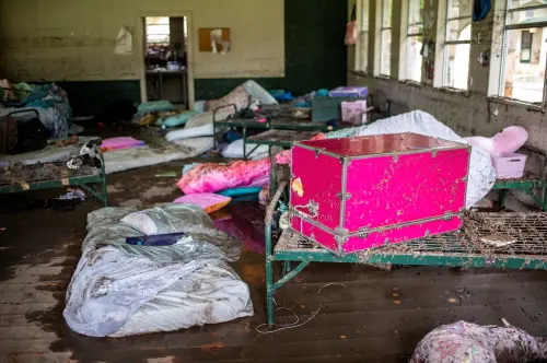 ▲美國德州洪水，當地「米斯蒂克營」營地被沖毀，營區小木屋一片狼藉。（圖／美聯社／達志影像）