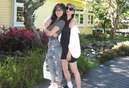 賈靜雯(右)女兒梧桐妹(左)談繼母林若亞!鬆口「3個字」曝光私下真實關係。(圖/梧桐妹IG) ▲賈靜雯(右)女兒梧桐妹(左)談繼母林若亞!鬆口「3個字」曝光私下真實關係。(圖/梧桐妹IG)