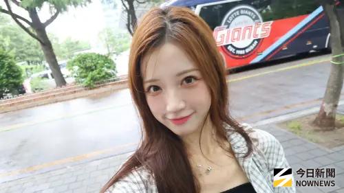 ▲前富邦悍將韓籍女神李晧禎有望重返台灣應援舞台，網紅Judy才剛成立職業排球啦啦隊「「Tokki Cutie」」隨即派旗下韓籍啦啦隊、李晧禎的好友好友李素泳前往韓國牽線，加上團隊官方IG追蹤等線索，讓不少網友紛紛猜測李晧禎即將返台，對此知情人士也向《NOWNEWS今日新聞》記者曖昧回應，直言：「正在積極協調中！」（圖／記者張一笙攝）