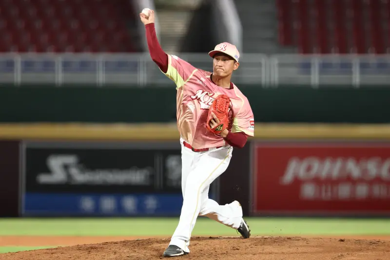 ▲樂天桃猿余德龍昨日登板投球，演出3上3下。（圖／樂天桃猿提供）