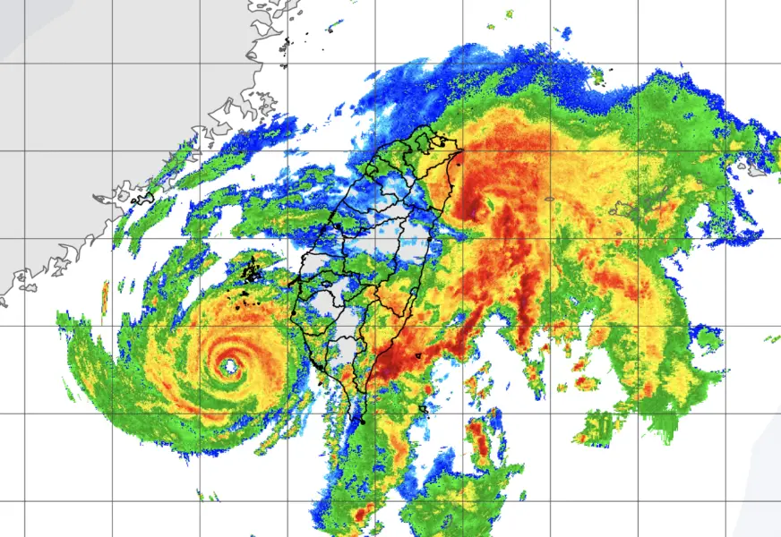▲丹娜絲颱風今天強度不斷攀升，中心已經快要出現明顯的「颱風眼」。（圖／中央氣象署）