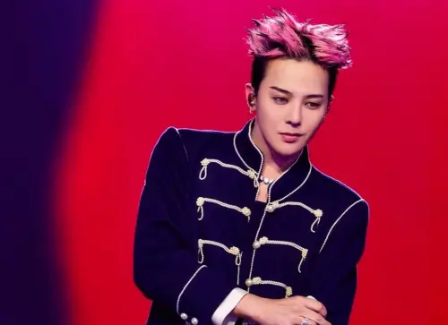 ▲GD（如圖）歷任女友都女神！退追Jennie遭猜分手　還曾跟她當D社元旦情侶。（圖／GD IG）