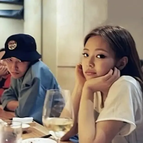 GD(左)歷任女友都女神!IG取追Jennie(右)y遭猜分手。(圖/翻攝自韓網) ▲GD(左)歷任女友都女神!IG取追Jennie(右)y遭猜分手。(圖/翻攝自韓網)