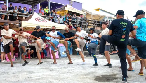 ▲海洋委員會舉辦蘭嶼朗島部落好月盃活動，朗島部落男士以勇士舞向與會人員致意。(圖／海洋委員會提供)