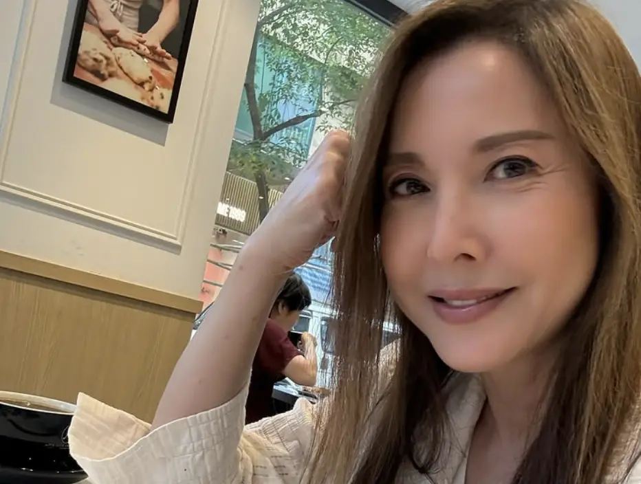 ▲李婉華（如圖）曾有「最美三級片」女星稱號，她婚後移居加拿大淡出圈子，但仍會透過社群平台分享近況，近照完全看不出已經57歲，凍齡程度非常嚇人。（圖／翻攝自李婉華IG）