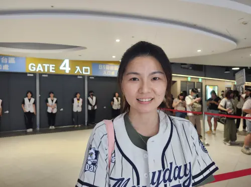 ▲老家在高雄但近年來在上海工作的Emma，返台欣賞五月天在台北大巨蛋的演唱會之餘，也想重溫過去颱風天吃泡麵的回憶，卻希望不要帶來任何災害。（圖／記者吳翊緁攝）