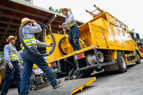 ▲颱風丹娜絲進逼 ，台電逾4000人力全力戒備防颱。（圖／台電）