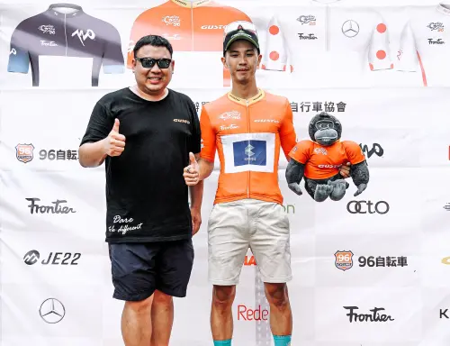 新任總成績領先的GUSTO橘衫由旅歐主將杜志濠穿上。(圖/96聯賽提供) ▲新任總成績領先的GUSTO橘衫由旅歐主將杜志濠穿上。(圖/96聯賽提供)