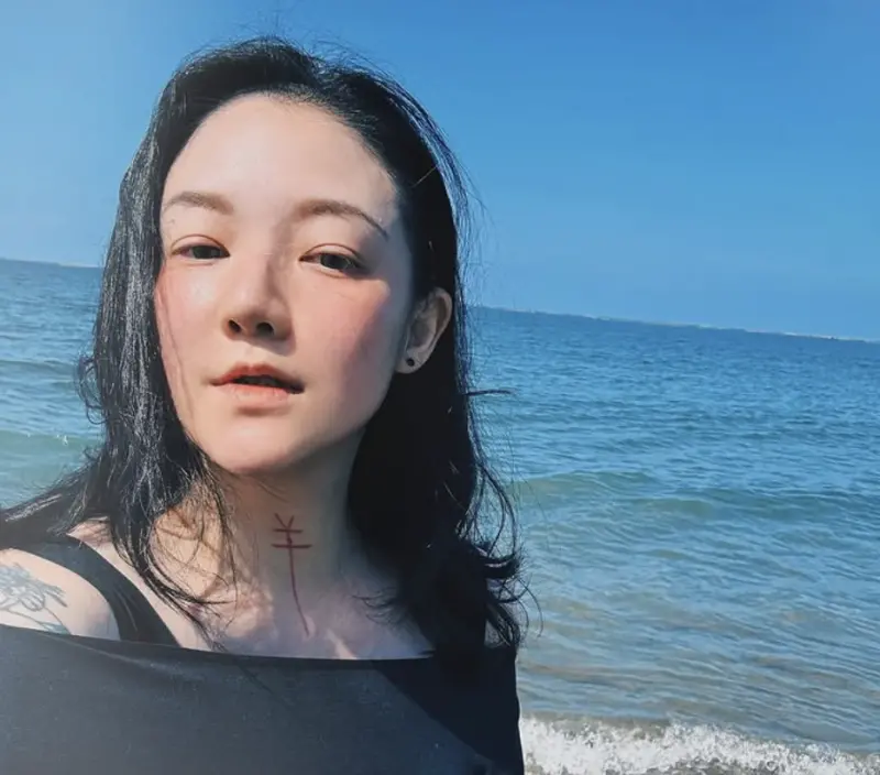 丹娜絲颱風太強！歐陽靖住「台南海邊」一開落地窗秒放棄：搖滾區