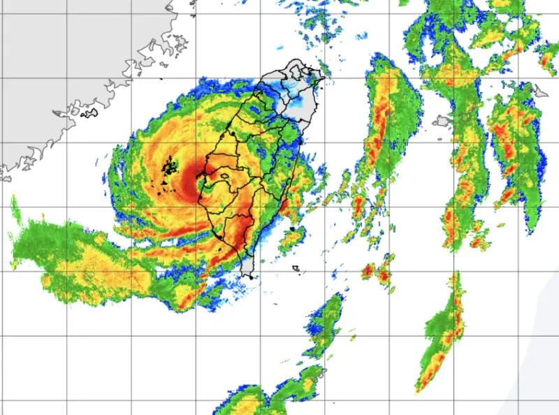 颱風丹娜絲登陸「嘉義布袋」！最新路徑出爐　強風暴雨再灌1天