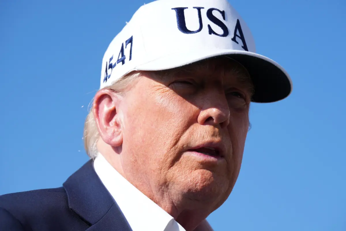 ▲川普在美國時間今（8）日早上於個人社群媒體發文，強調今明兩天以及接下來一段時間會繼續寄出關稅信，且8月1日生效不會改變，「沒有寬限期」。（圖／美聯社／達志影像）