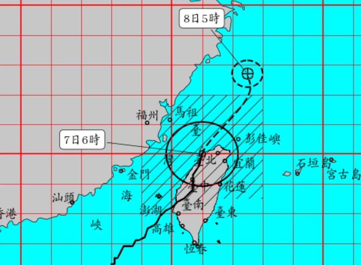 ▲丹娜絲颱風清晨6時中心已經在桃園、新竹交界附近出海，預計下午本島就可望脫離暴風圈，有機會全面解除陸上警報。（圖/中央氣象署）