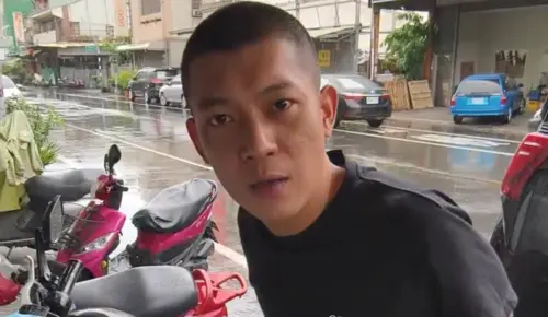 ▲丹娜絲嘉義登陸！鳳梨家「直接被吹破」窗戶全碎、木板四散慘況曝（圖／鳳梨IG）