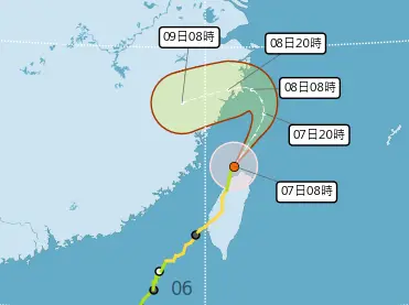 ▲丹娜絲颱風中心登陸「嘉義布袋」後，在桃園、新竹交界，路徑將持續往北移動，清晨5時已經轉為輕度颱風，今天西半部仍然有強烈風雨。（圖／中央氣象署）