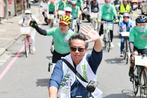 「妃妃鐵馬隊」預計於7月12、13日前往花蓮與台東,與當地罷團及民代合作,持續展開街頭宣講。(圖/劉祐龍攝影) ▲「妃妃鐵馬隊」預計於7月12、13日前往花蓮與台東,與當地罷團及民代合作,持續展開街頭宣講。(圖/劉祐龍攝影)