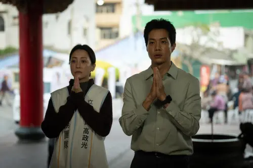 ▲謝欣穎（左）在逃家多年後，和同父異母的哥哥薛仕凌（右）相認。（圖／CATCHPLAY+、公視、大慕可可）