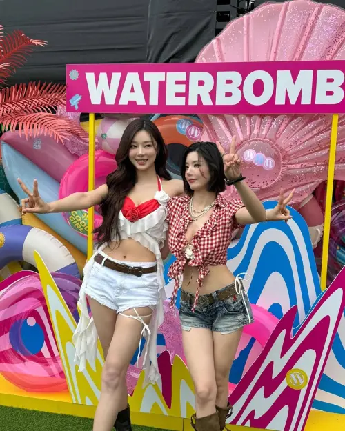 ▲權恩妃（右）與《PRODUCE 48》時期隊友、《單身即地獄4》人氣成員李時安（左）一同現身水彈音樂節。（圖／翻攝自權恩妃IG）