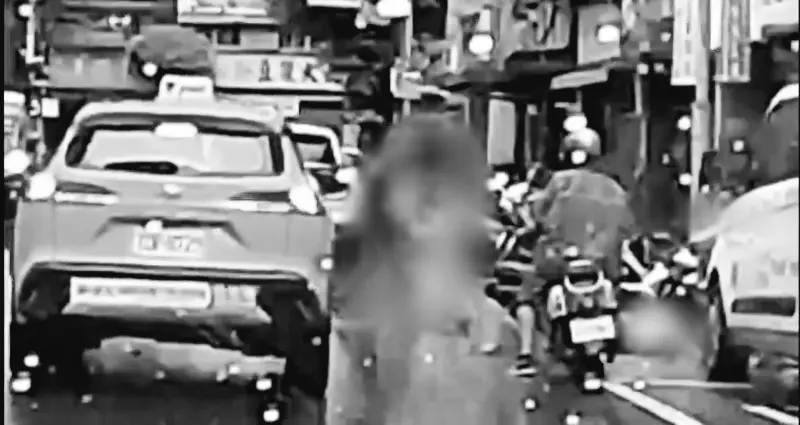 超兇殘！新北惡男埋伏追車　當街斬殺妻、小姨子