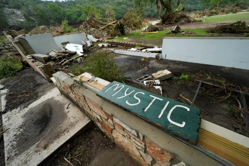 ▲美國德州4日降下驚人暴雨，引發洪災，迄今已至少82人死亡、數十人失蹤。當地知名的米斯蒂克營地也是重災區之一。 （圖／美聯社／達志影像）