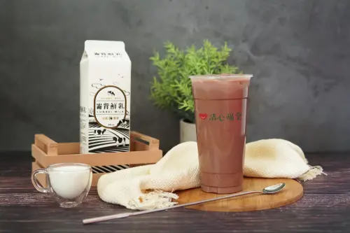 ▲清心福全選用「崙背鮮乳、瑞穗鮮乳」開喝拿鐵等開喝拿鐵等手搖飲料。（圖／清心福全提供）