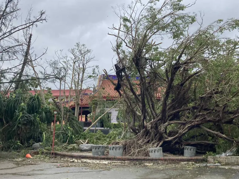 ▲南鯤鯓代天府位處台南市沿海北門區，也成為本次丹娜絲颱風首當其衝的重災區，7月8日繼續停班停課。（圖／南鯤鯓代天府臉書）