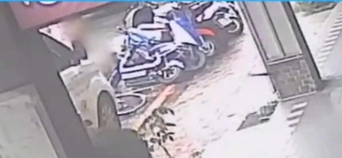 ▲土城謝姓男子製造車禍後，先對倒地的小姨子下手。（圖／翻攝畫面）