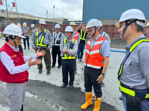 ▲林欽榮指出,捷運小港林園線工區安全及維持順暢交通為首要優先。(圖/高雄市政府提供) ▲林欽榮指出,捷運小港林園線工區安全及維持順暢交通為首要優先。(圖/高雄市政府提供)