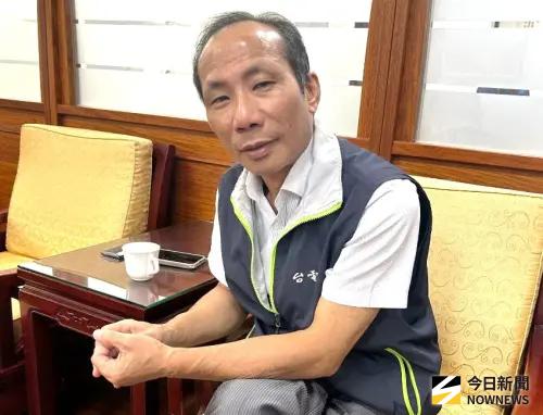 ▲台電公司高雄區營業處處長黃志榮說明全力搶修的情形。(資料照／記者黃守作攝)