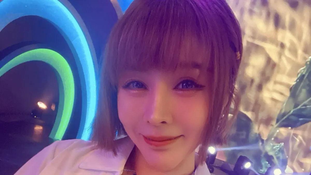 ▲近日颱風丹娜絲重創南台灣，前女團「南台灣小姑娘」成員蕭玉芬悲痛回憶自己的親姊姊17年前因為卡玫基颱風，在颱風天出門上班結果遇難。（圖／翻攝自蕭玉芬臉書）