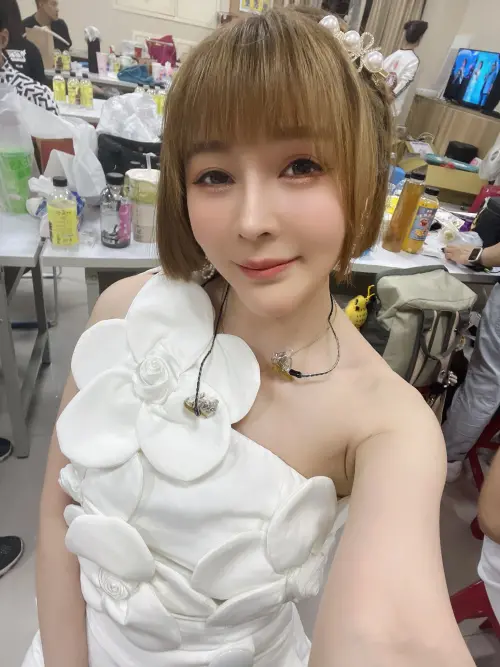 ▲蕭玉芬因工作需求必須出門上班,未料晚間風雨變大,讓她回家之路變得十分艱難。(圖/翻攝自蕭玉芬臉書) ▲蕭玉芬因工作需求必須出門上班,未料晚間風雨變大,讓她回家之路變得十分艱難。(圖/翻攝自蕭玉芬臉書)