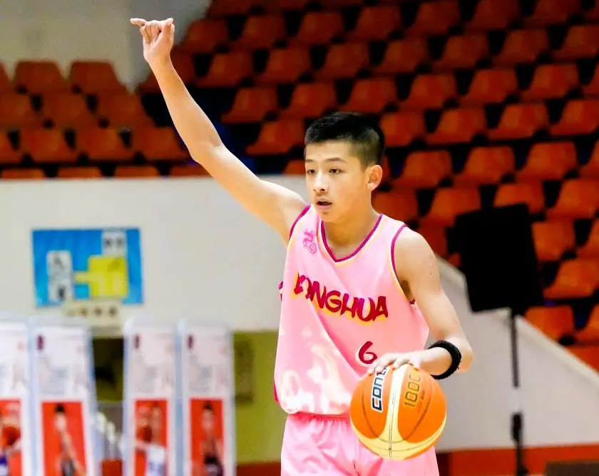 ▲2025第三屆龍子盃邀請全國小學籃球共46隊，近700位小選手齊聚一堂，是今年度南台灣最大的小學籃球邀請賽。（圖／龍子社區發展協會提供）