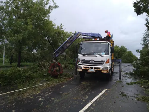 ▲丹娜絲颱風重創台南市,當地停電、農損、建築物毀損災情還在持續解決中。(圖/黃偉哲臉書) ▲丹娜絲颱風重創台南市,當地停電、農損、建築物毀損災情還在持續解決中。(圖/黃偉哲臉書)