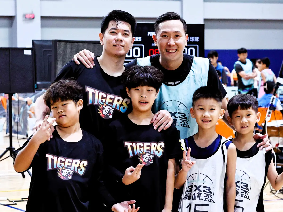 ▲台籃最強球經與三連霸主帥親子對決。(圖/巔峰籃球訓練營提供)