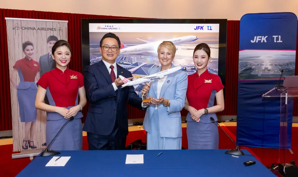 ▲中華航空正式宣布，明年進駐紐約甘迺迪國際機場（JFK）全新打造的第一航廈（The New Terminal One at JFK），美東時間7月7日總經理陳漢銘親自率隊前往紐約出席合作儀式。（圖／華航提供）