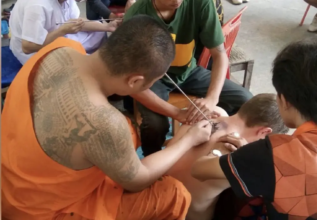 ▲刺符在泰國不只是刺青，而是具有獨特宗教色彩的儀式。（圖／翻攝自Pelago）