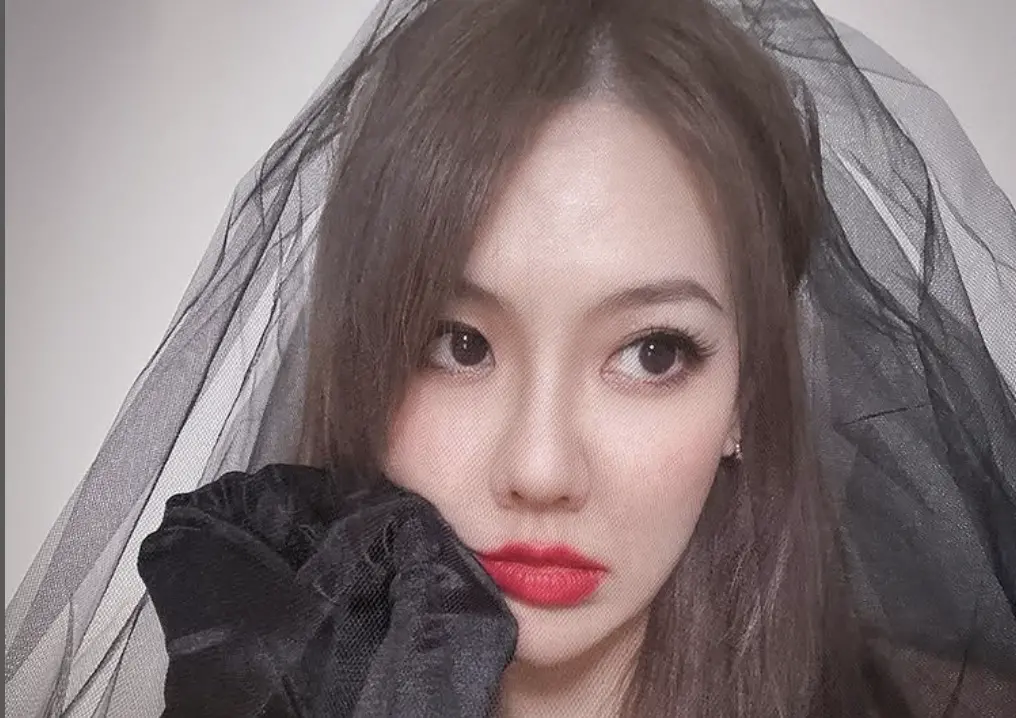 ▲劉雨柔（如圖）懷孕9個月第二次進急診，才和胡凱翔登記結婚6天，嘆兩人敵不過的從來不是命運，而是推不掉的聚會，和結束不了的遊戲。（圖／翻攝自劉雨柔IG）