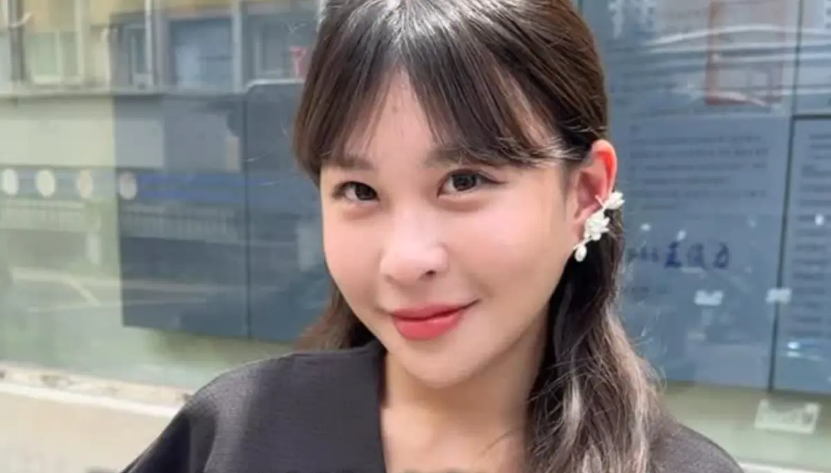 ▲仙塔律師（如圖）曾跟身邊友人自爆有一名「空軍男友」，但她還被挖出貼臉富商的照片，私生活似乎也很奢靡，經常背名牌包出國玩。（圖／仙塔律師IG）