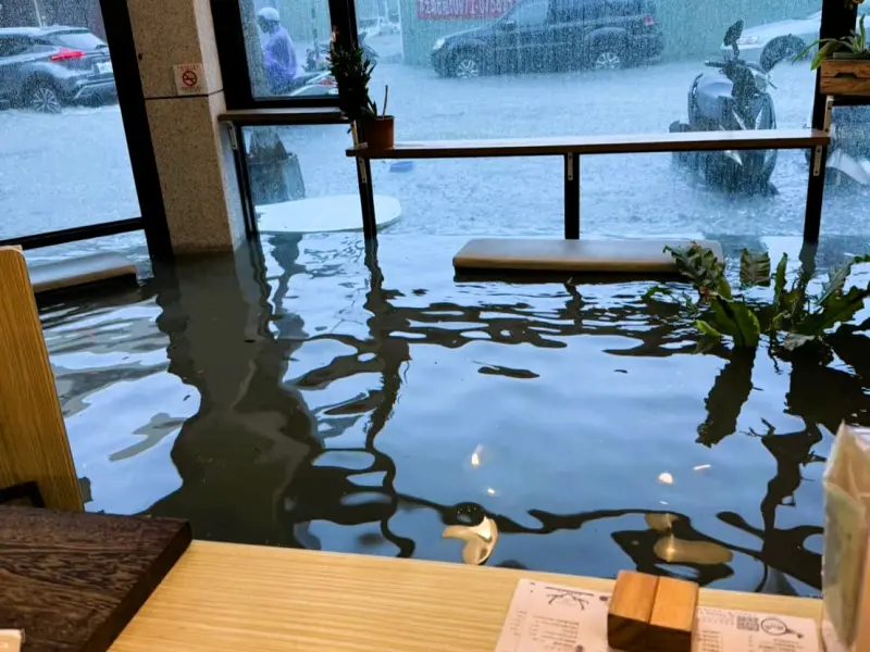 彰化鹿港淹水／天后宮變魚塭、半個鹿港「泡水裡」！災情不斷更新