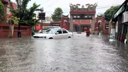 ▲8日上午彰化暴雨,鹿港變成水世界,許多地區淹水超過一個輪胎高。(圖/翻攝自彰化縣媒體記者協會) ▲8日上午彰化暴雨,鹿港變成水世界,許多地區淹水超過一個輪胎高。(圖/翻攝自彰化縣媒體記者協會)