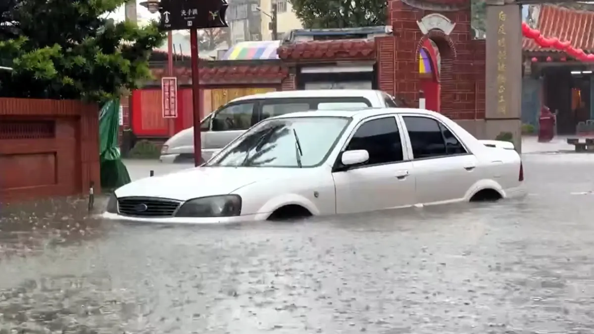 ▲8日上午彰化暴雨，鹿港變成水世界。（圖／翻攝自彰化縣媒體記者協會）