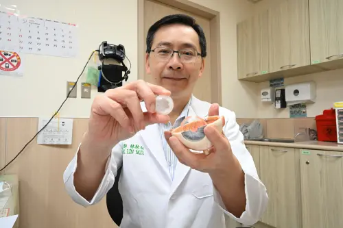 白內障險誤誦經文　洪婦術後笑稱「彷彿開光」
