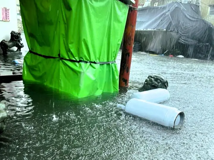 彰化鹿港淹水／鹿港天后宮變魚塭　機車、瓦斯桶路上漂！災情更新