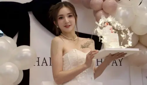 ▲Dora上回露面，還是在自己的生日派對，沒想到小三風波依舊持續延燒。（圖／翻攝自DoraIG）