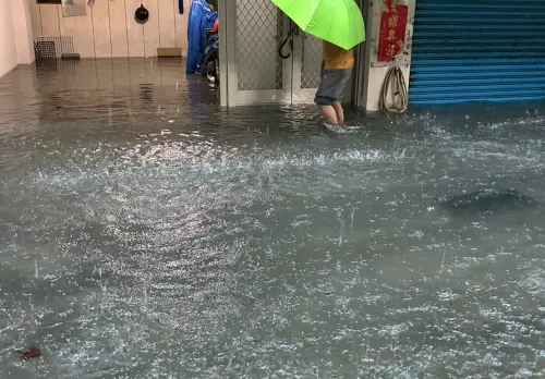彰化降紫爆豪雨！全台雨量排名「前25全包」　鄭明典：需支援救災
