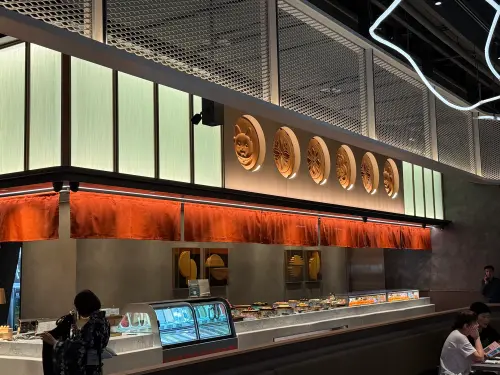 ▲「澄甘」餐區上頭，更有糕餅木模造型。（圖／記者葉盛耀攝）