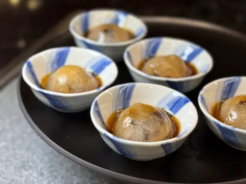 ▲南城枝豆葛重現台南肉圓，融入日式做法。（圖／記者葉盛耀攝）