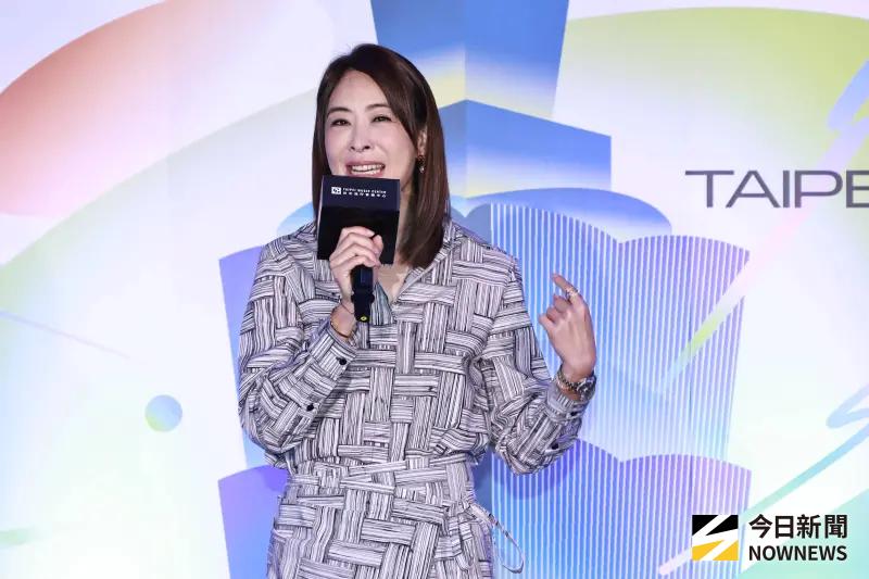 ▲G-DRAGON（GD；權志龍）主題展覽《G-Dragon Media Exhibition: Übermensch》昨（17）日於台北101盛大開幕，怎料首日周邊供應量不足，引發現場大批粉絲暴動，賈永婕今（18）日稍早發聲明道歉，「我都知道，真的很抱歉。我沒有把任何一條留言當耳邊風。」（圖／記者吳翊緁攝影）