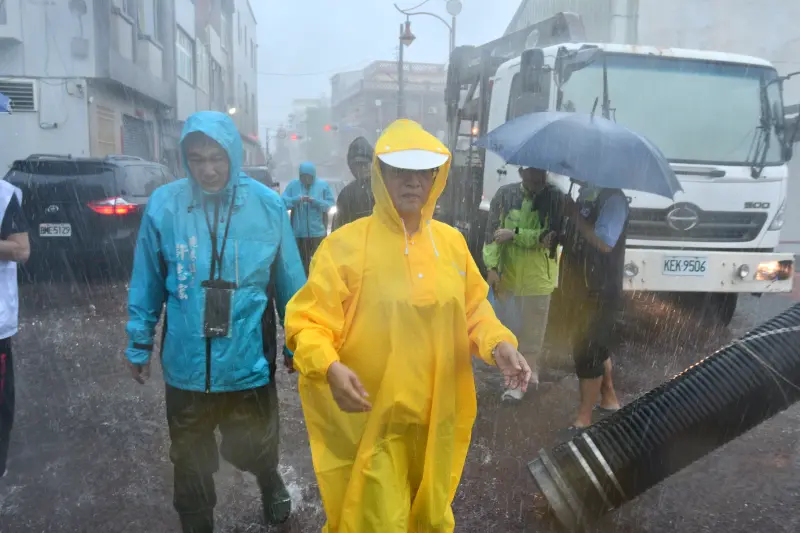 暴雨炸彰化鹿港！王惠美提醒注意安全　再遭「咕嚕咕嚕」大軍洗版