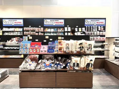 動漫主題餐廳MyAnime Café品牌深耕多年,終於在今年暑假正式進軍高雄,並推出《名偵探柯南》主題Café,還設有商品專區。(圖/夢時代提供) ▲動漫主題餐廳MyAnime Café品牌深耕多年,終於在今年暑假正式進軍高雄,並推出《名偵探柯南》主題Café,還設有商品專區。(圖/夢時代提供)