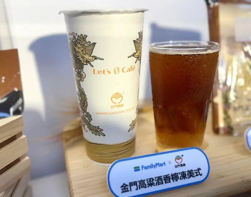 ▲全家合作金門酒廠推出「金門高粱酒香凍檸美式」，自7月9日起至7月22日售價69元。（圖／記者鍾怡婷攝）